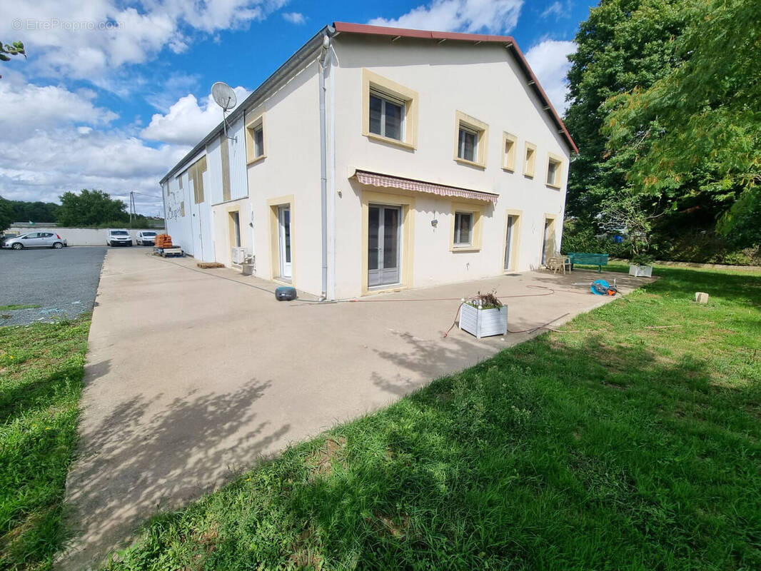 Photo 1 - Maison à GENELARD
