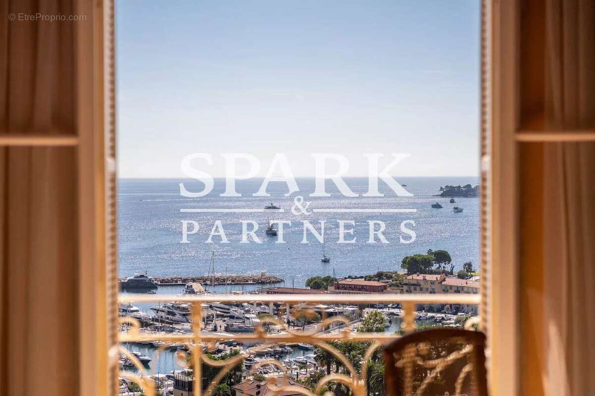 Appartement à BEAULIEU-SUR-MER