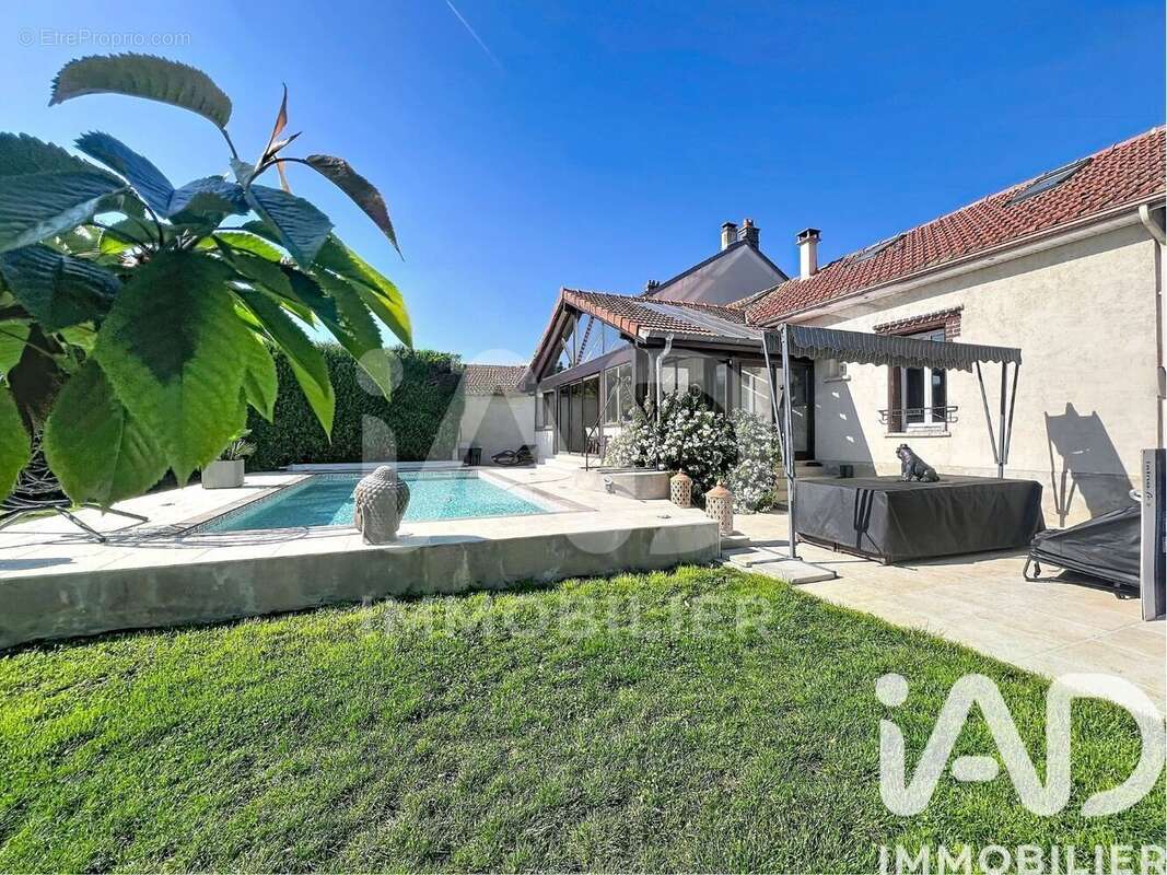 Photo 2 - Maison à BRIE-COMTE-ROBERT