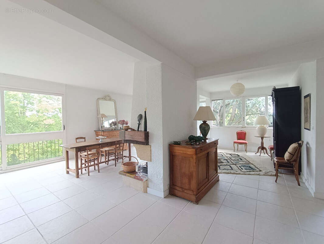 Appartement à FONTENAY-LE-FLEURY