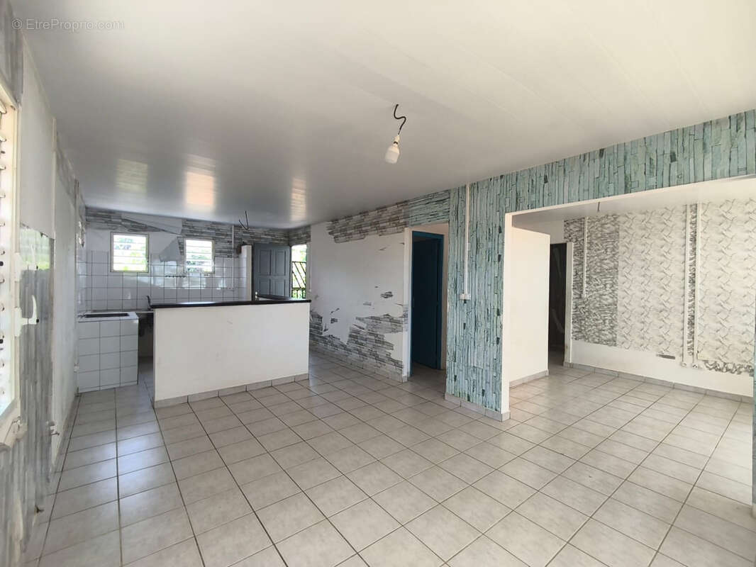 Maison à REMIRE-MONTJOLY