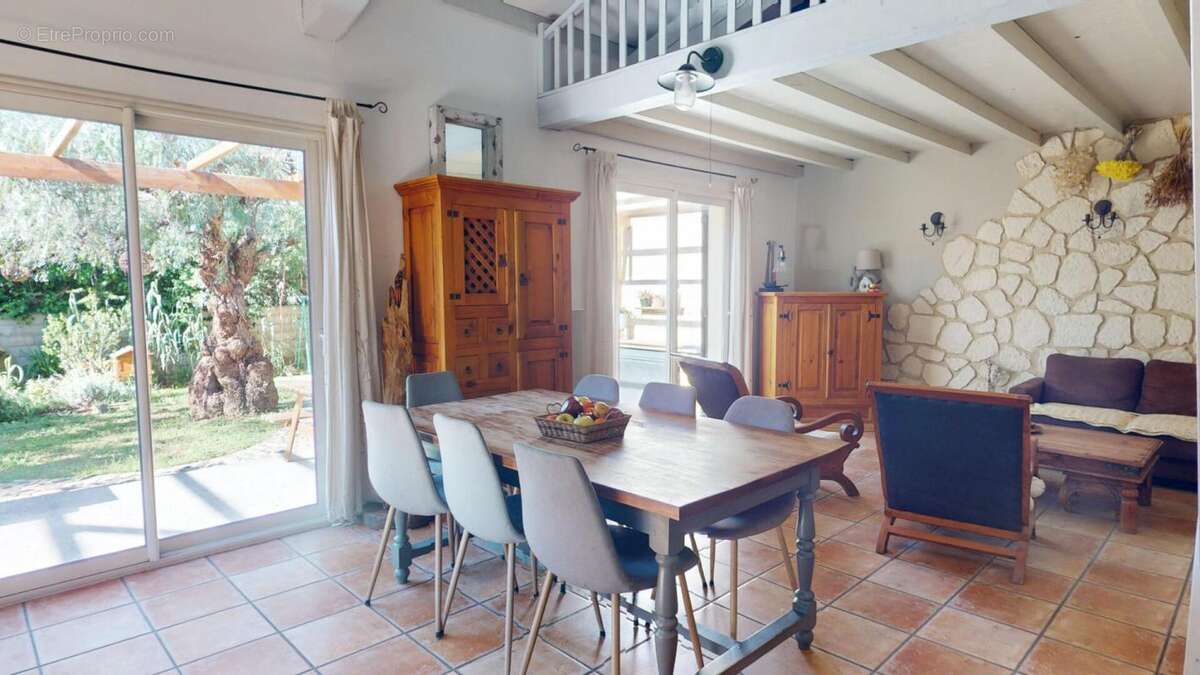 Maison à VILLELONGUE-DELS-MONTS