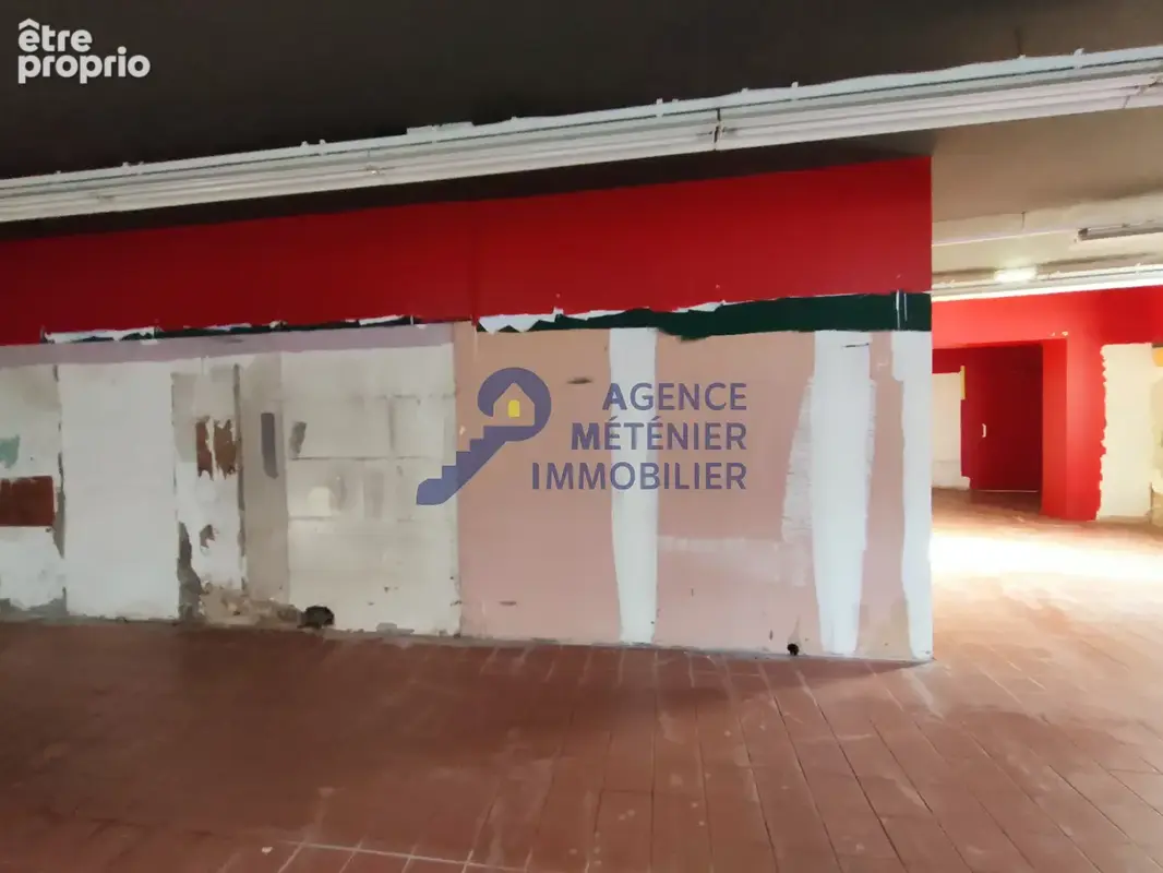Immeuble de caractère avec commerces, appartements et dépendances   fort potentiel en plein centre - photo 6