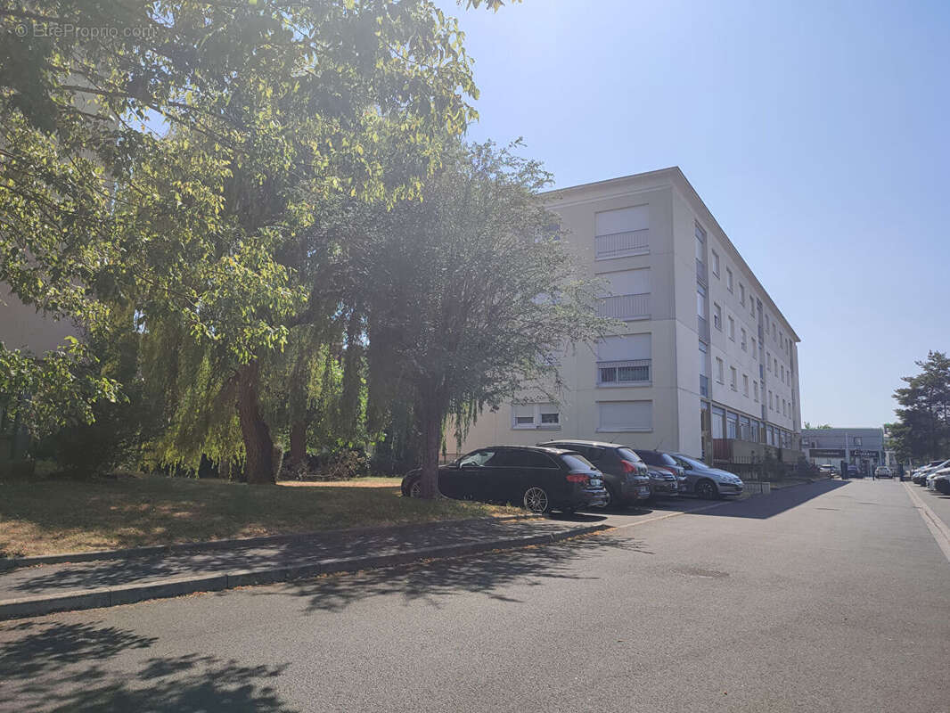 Appartement à SAINT-JEAN-DE-BRAYE