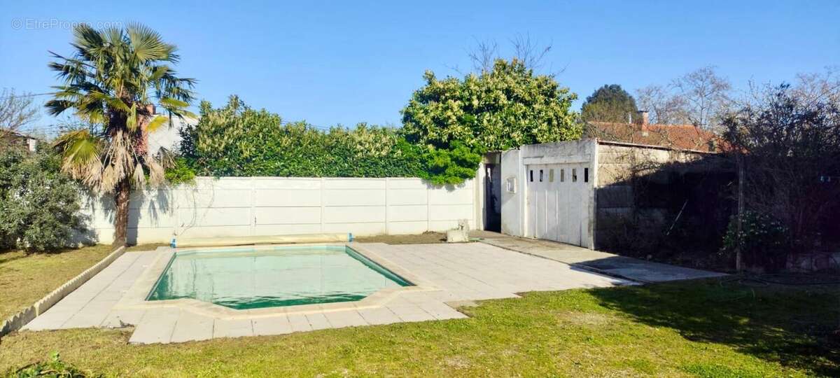 Appartement en rdc t4 125 m2 avec jardin de 600 m2 + piscine privee - photo 3