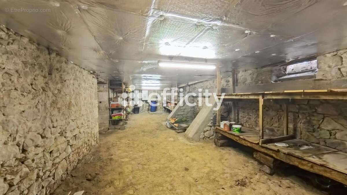 Maison à SAINT-PASTOUR