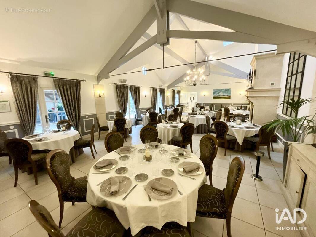 Photo 1 - Commerce à CHANTILLY