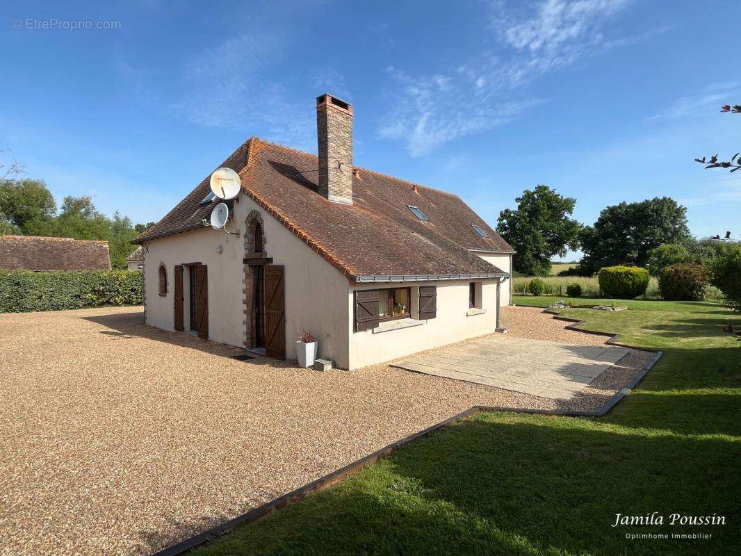 Maison de Campagne (137 m2 - 7 pièces) NOYANT-VILLAGES (49) - photo 4