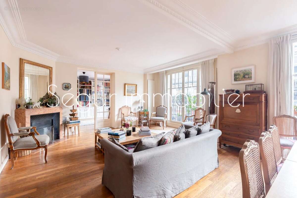 Appartement à PARIS-15E