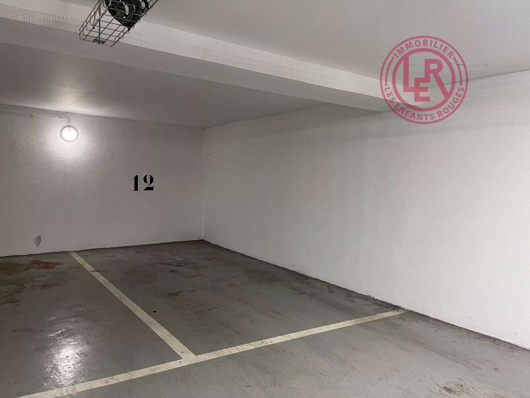 Parking à PARIS-3E