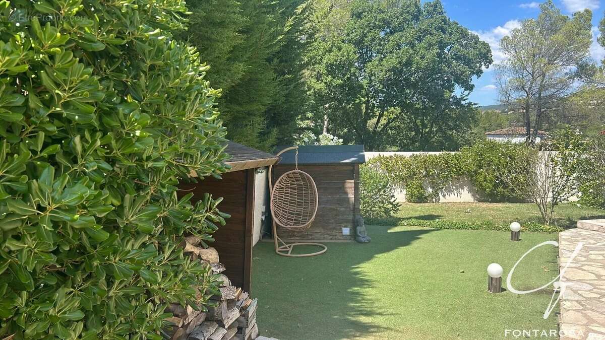 Maison à ROQUEBRUNE-SUR-ARGENS