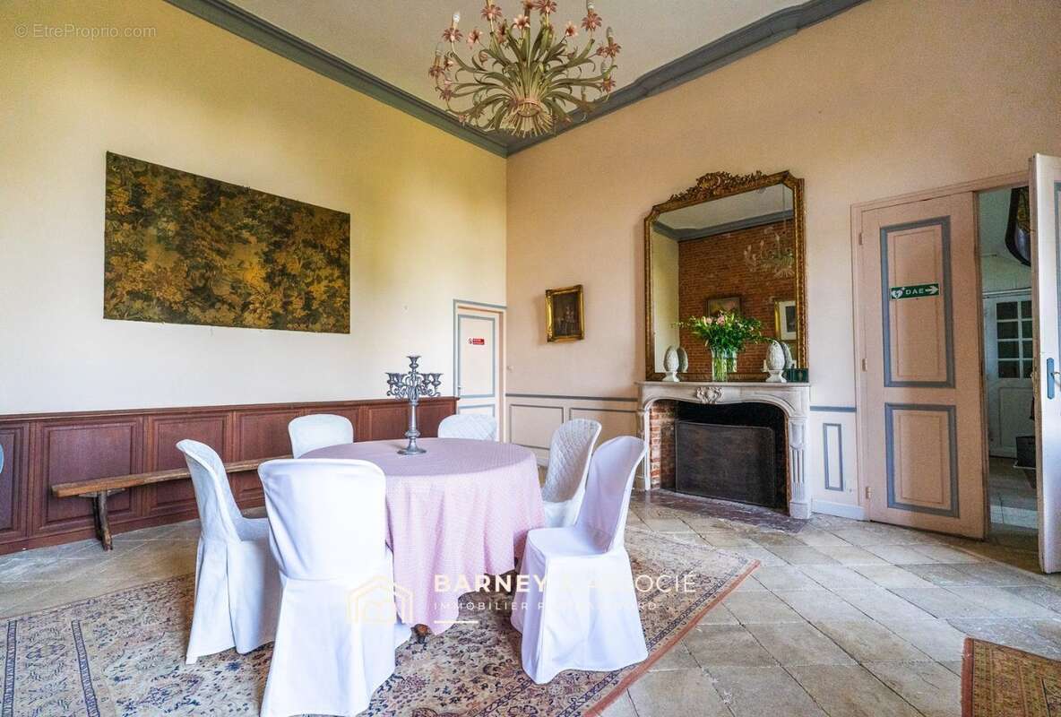 525 m² à Saussay  - photo 5
