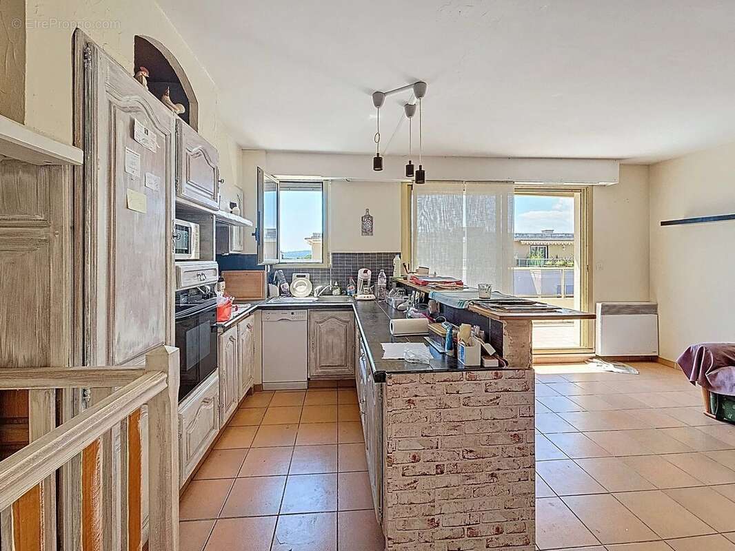 Appartement à SAINT-LAURENT-DU-VAR