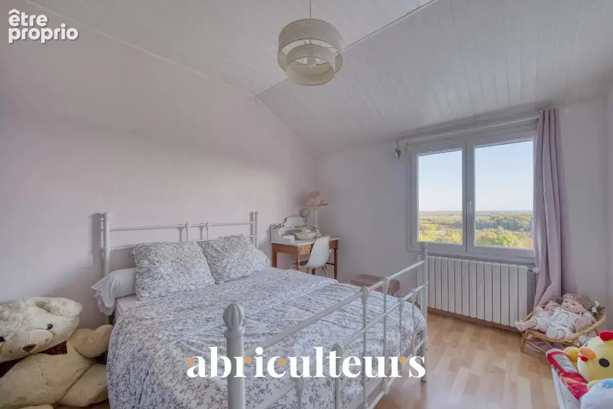 Maison familiale de 154 m² avec piscine en vente à Val-de-Cognac (16370) - photo 7