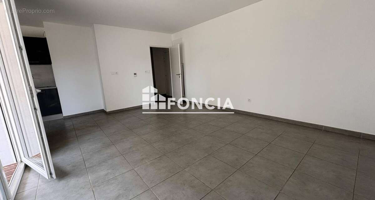 Appartement à BEAUZELLE