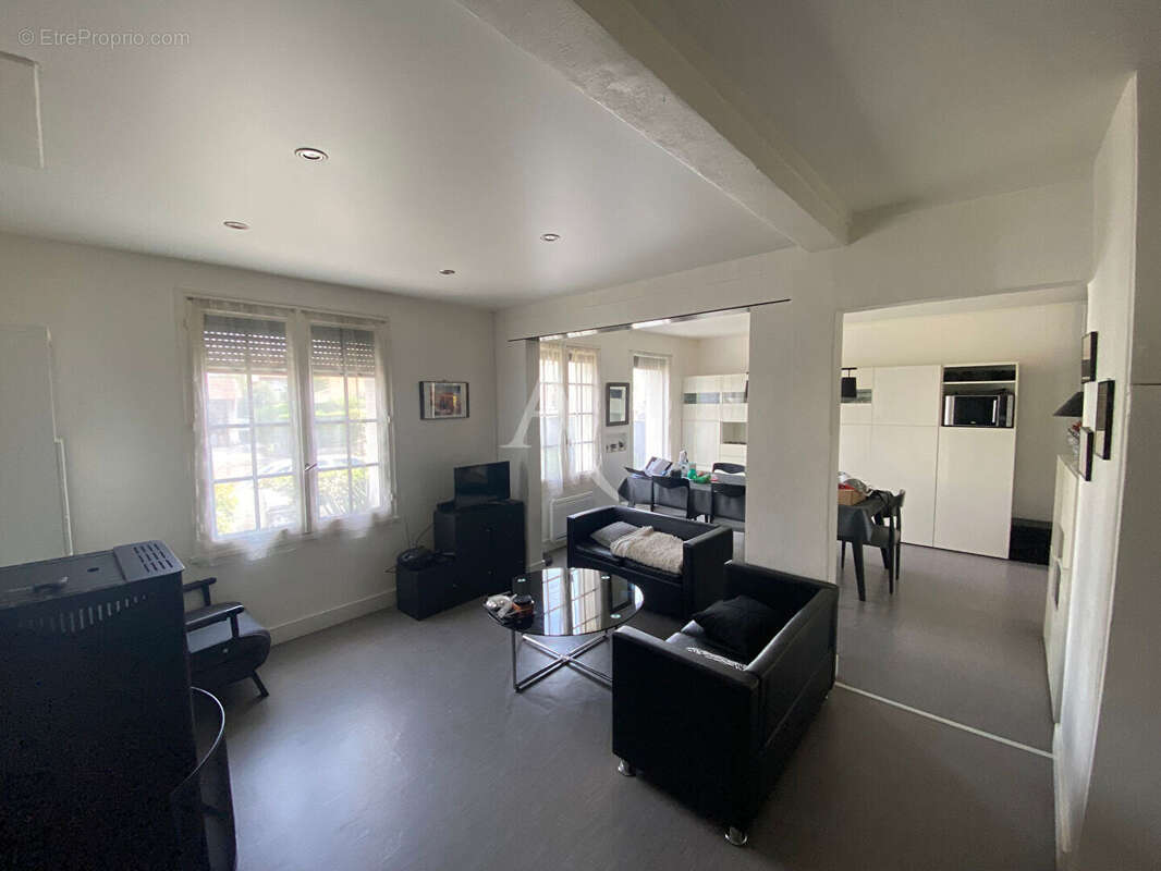 Maison à SAINT-JEAN-DE-LA-RUELLE