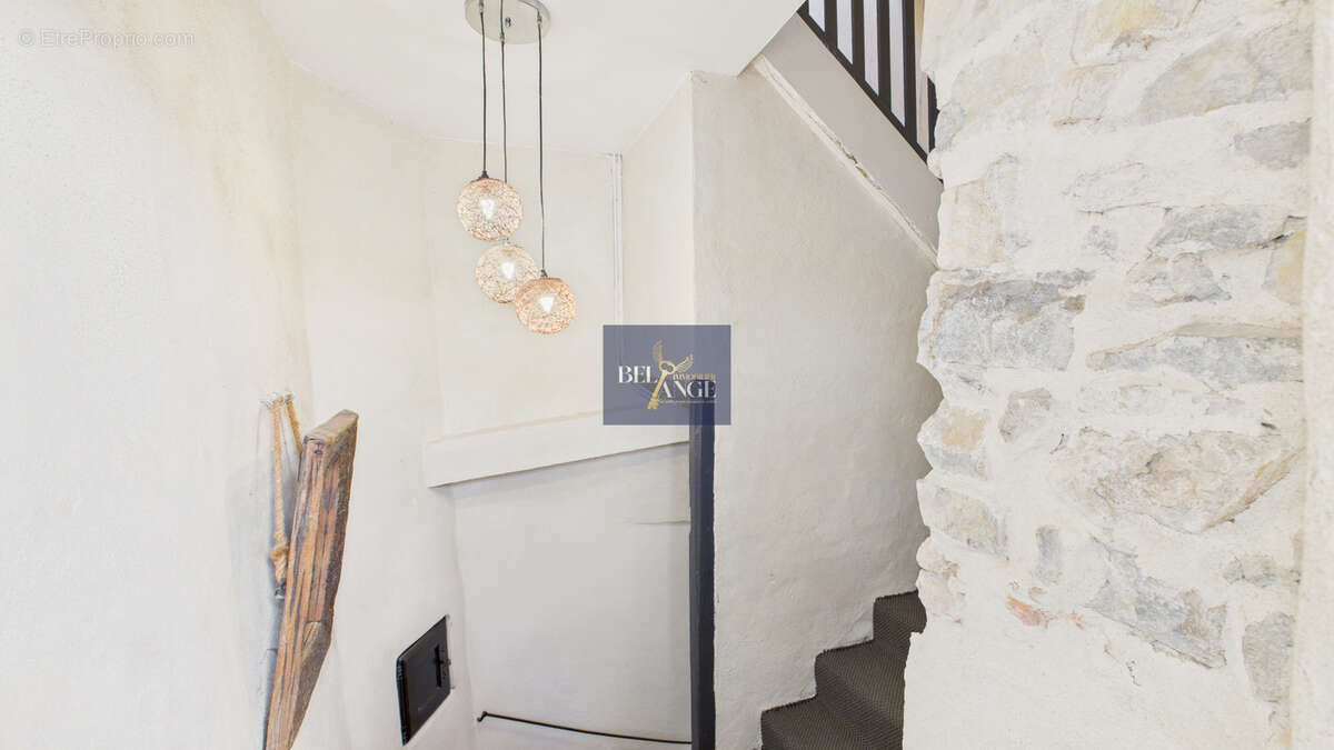 Maison à VILLENEUVE-DE-BERG