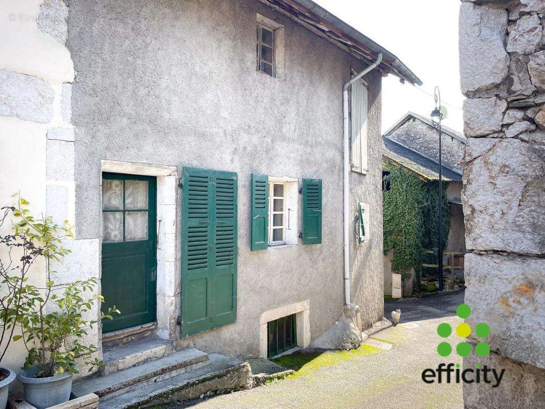 Maison 150 m² à Cressin-Rochefort  - photo 11