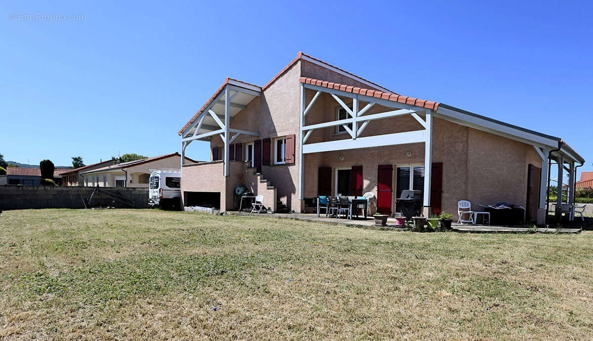 Maison à SAINT-BONNET-PRES-RIOM