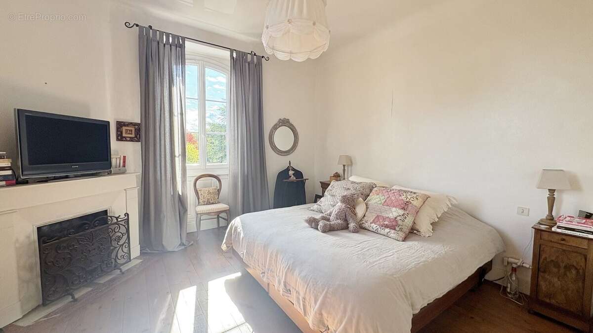 Maison de maître à vendre proche de Saint-Martin-de-Seignanx  Propriété de caractère avec piscine et dépendance - photo 16