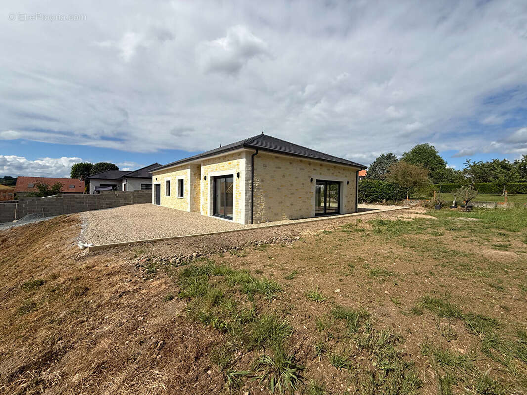 Maison à PREMILHAT