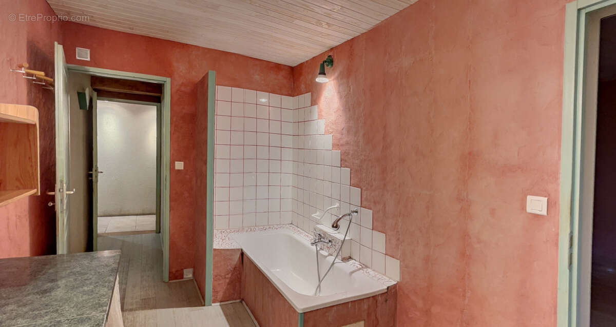 Maison à CASTELNAU-MONTRATIER