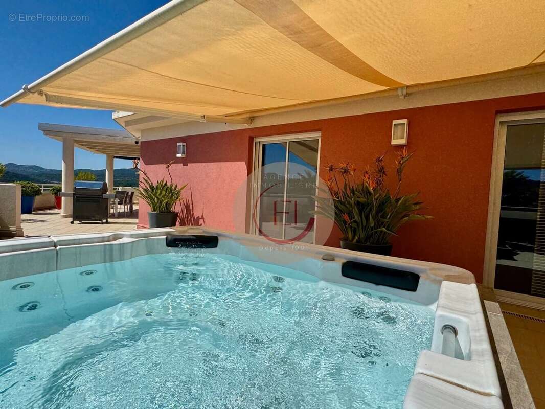 Appartement à MANDELIEU-LA-NAPOULE