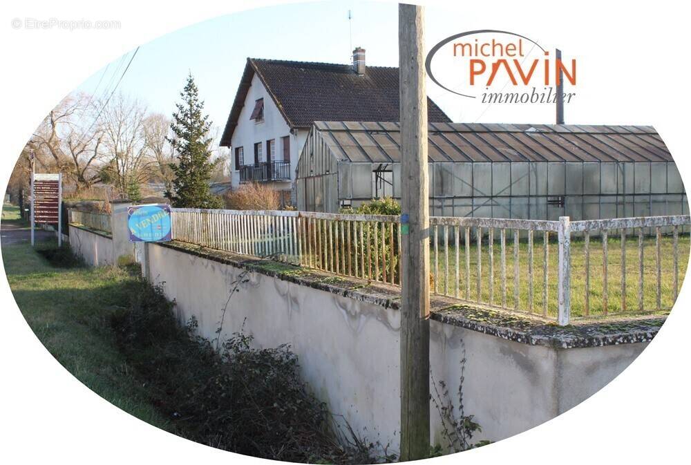 Terrain à LA GUERCHE-SUR-L&#039;AUBOIS