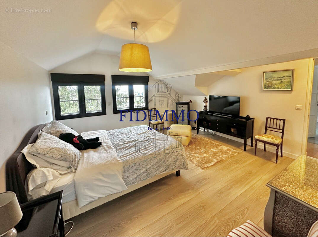 Maison à CHENNEVIERES-SUR-MARNE