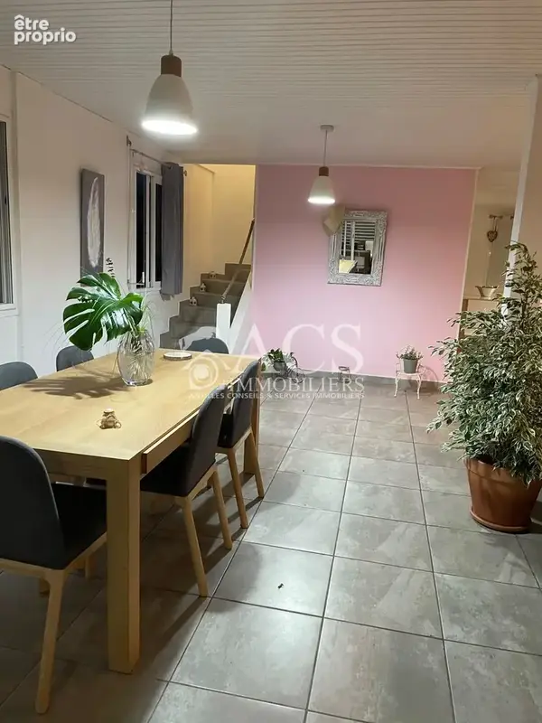 Immense maison à vendre avec 4 chambres à Saint-Joseph - photo 3
