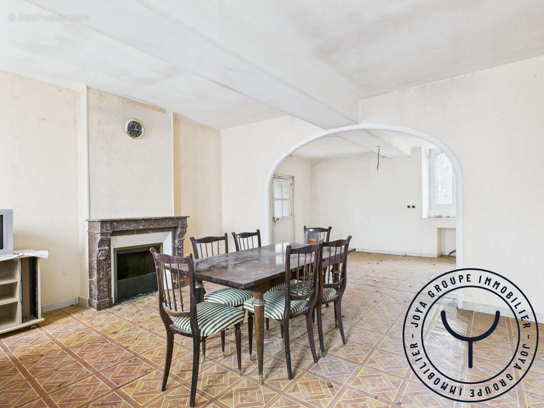 Maison à MAIZIERES-LA-GRANDE-PAROISSE