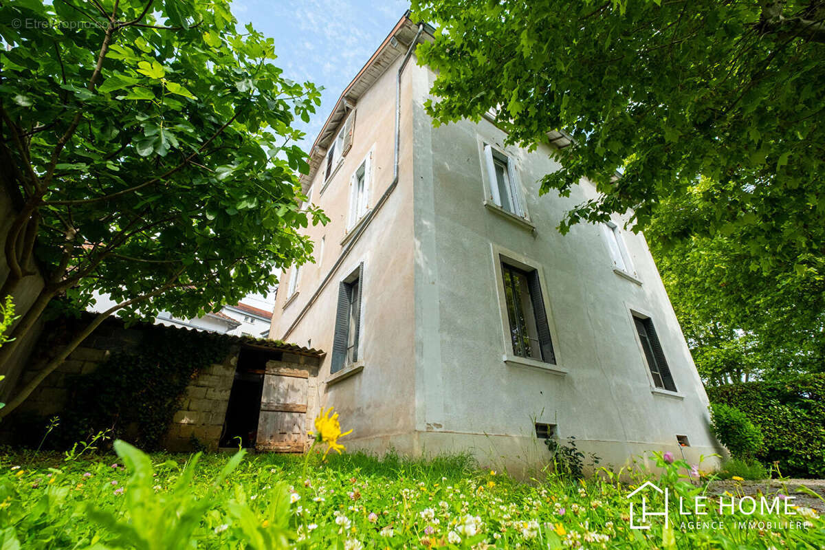 Appartement à TASSIN-LA-DEMI-LUNE