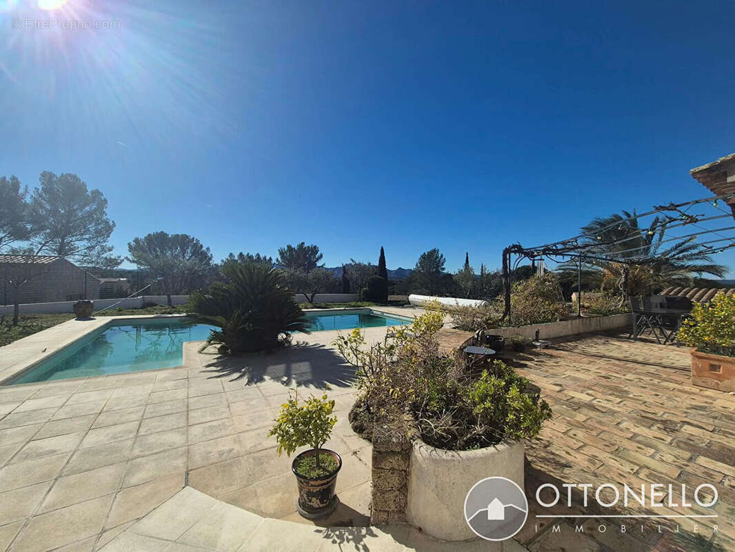 Maison à ROQUEBRUNE-SUR-ARGENS