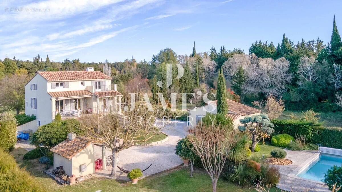 Maison 210 m² à Fontvieille  - photo 1