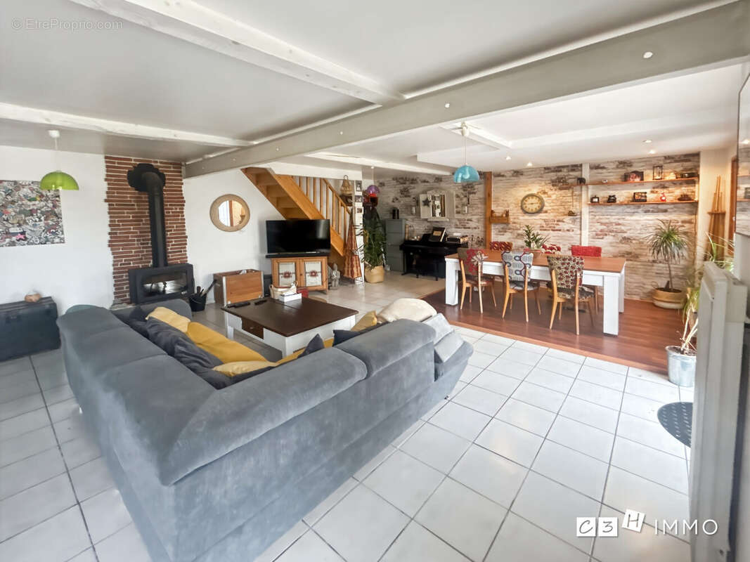 Maison à LAVERNOSE-LACASSE