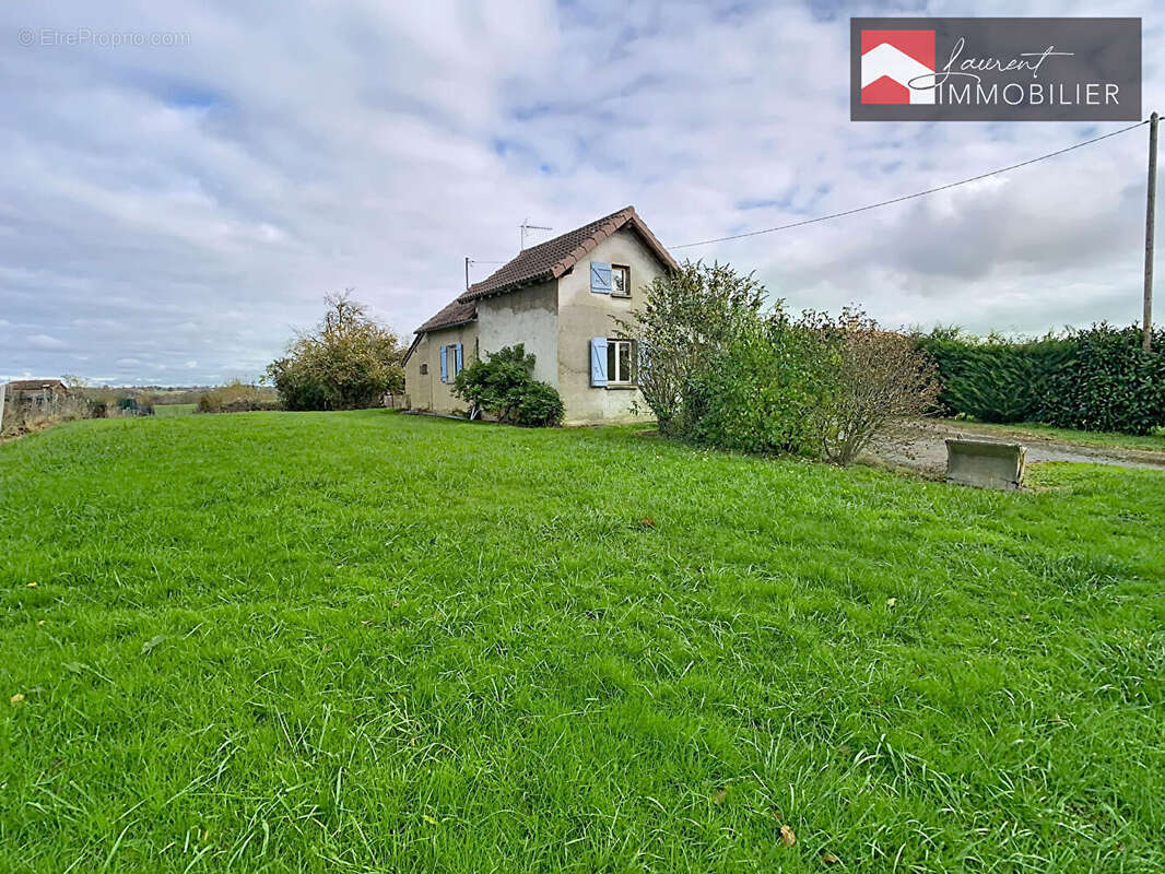 Maison à SAINT-ETIENNE-SUR-REYSSOUZE