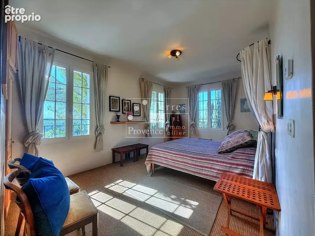 LORGUES – Élégante bastide provençale sur 4 000 m² avec piscine - photo 25
