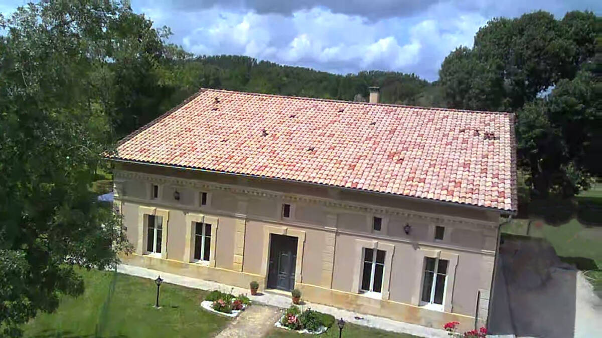 Maison à SAINT-CHRISTOLY-DE-BLAYE
