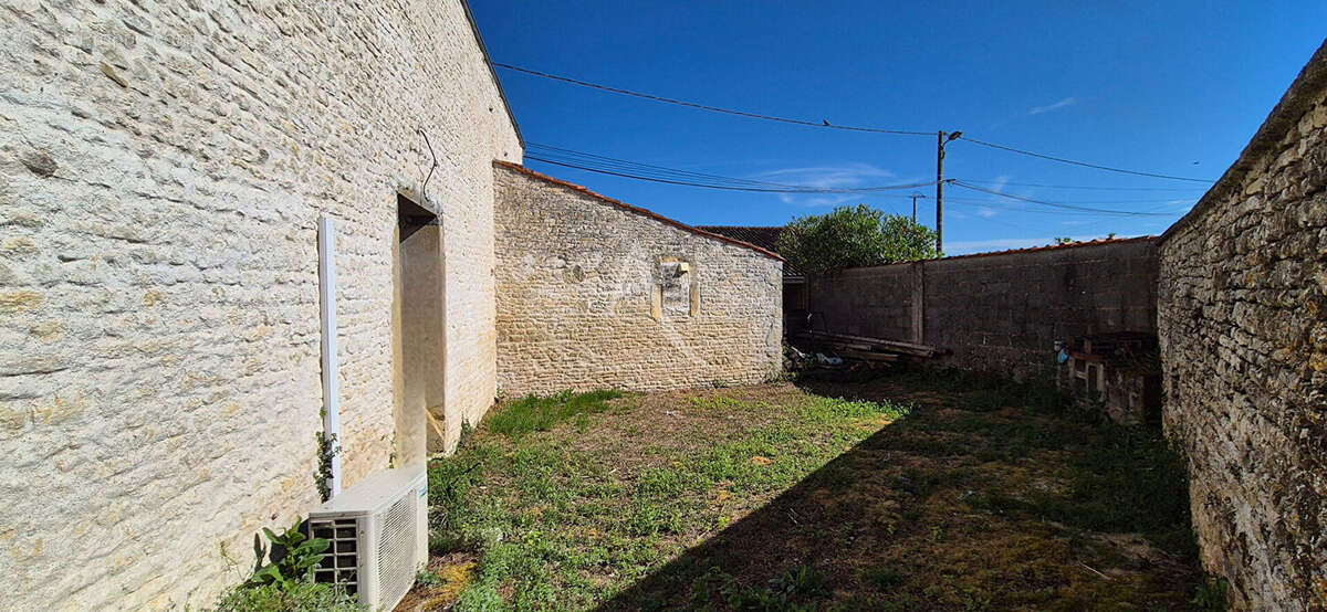Maison à ASNIERES-LA-GIRAUD