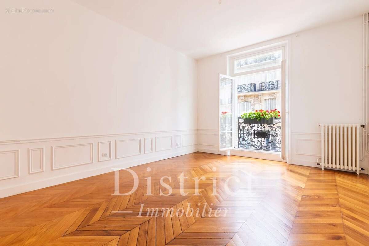 Appartement à PARIS-8E