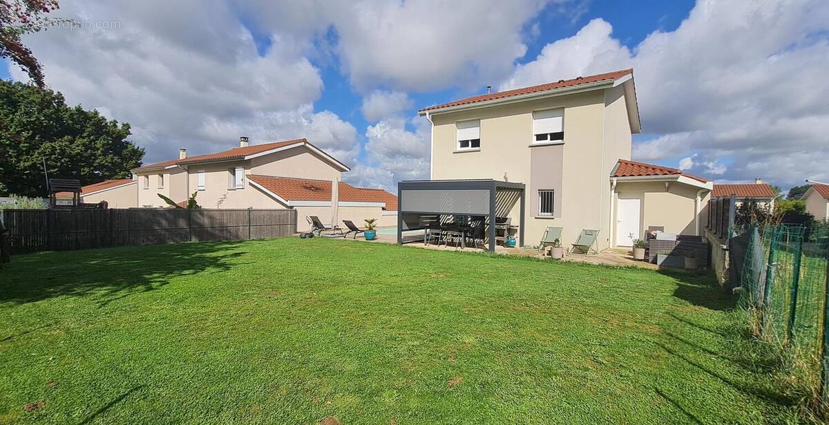 Photo 1 - Maison à TOUSSIEUX