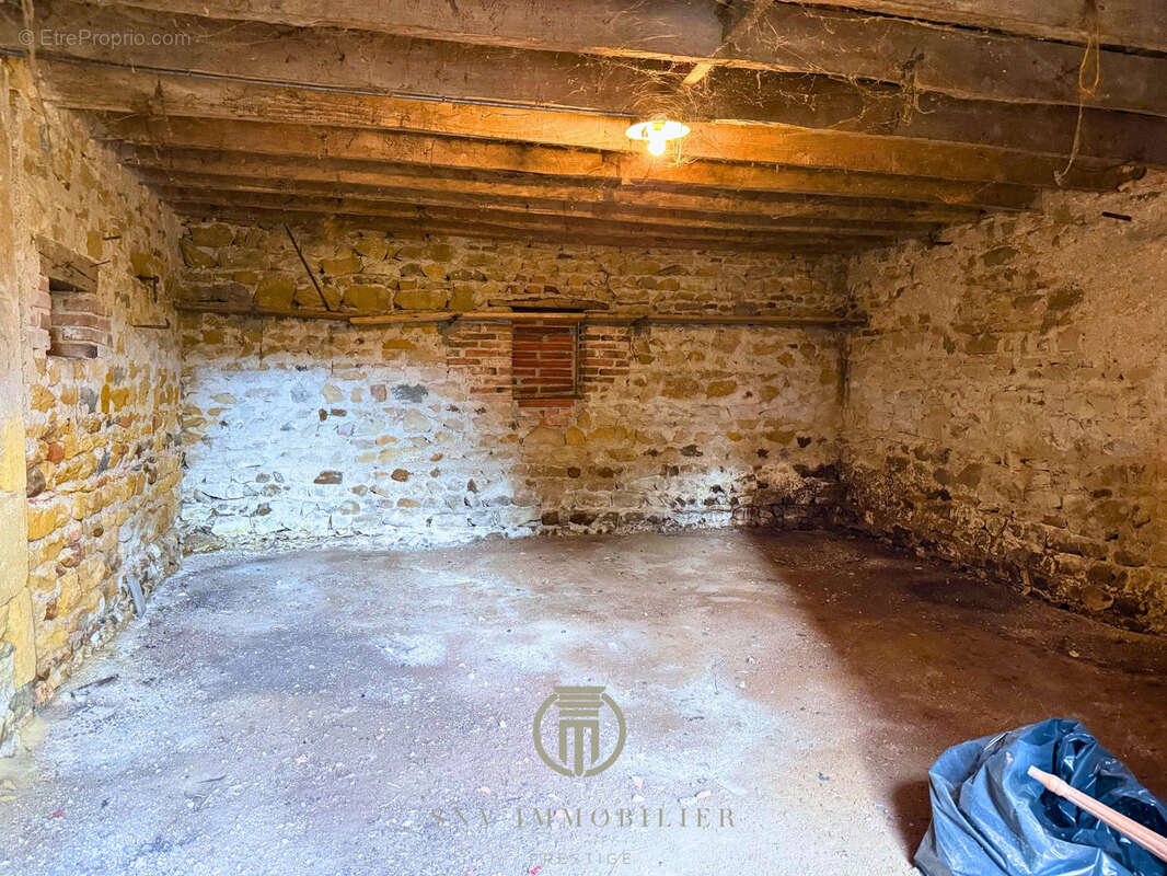 Maison à BOURG-LE-COMTE