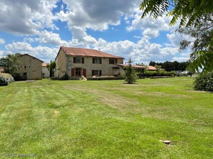 Maison à CELLEFROUIN