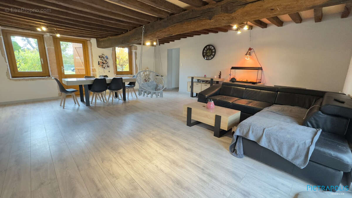 Maison 176 m² à Ratenelle  - photo 2