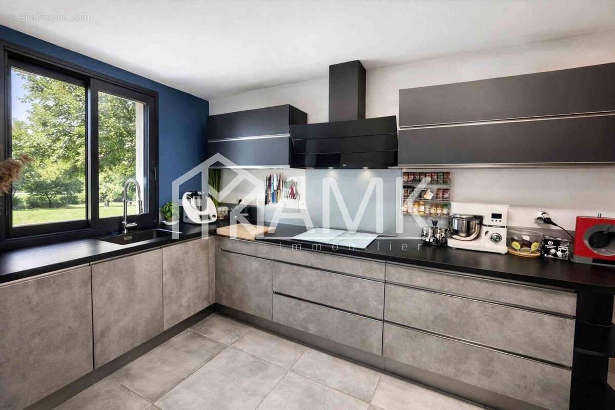 Maison individuelle 140 m2 au sol avec futur studio indépendant & jardins   Cœur de village** - photo 2
