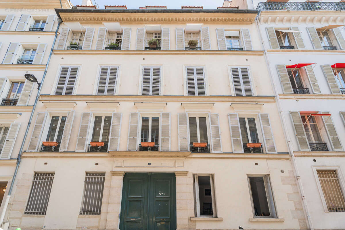 Appartement à PARIS-8E