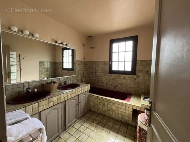 Maison à VARENNES-VAUZELLES
