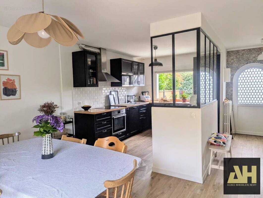 Maison à LE RELECQ-KERHUON