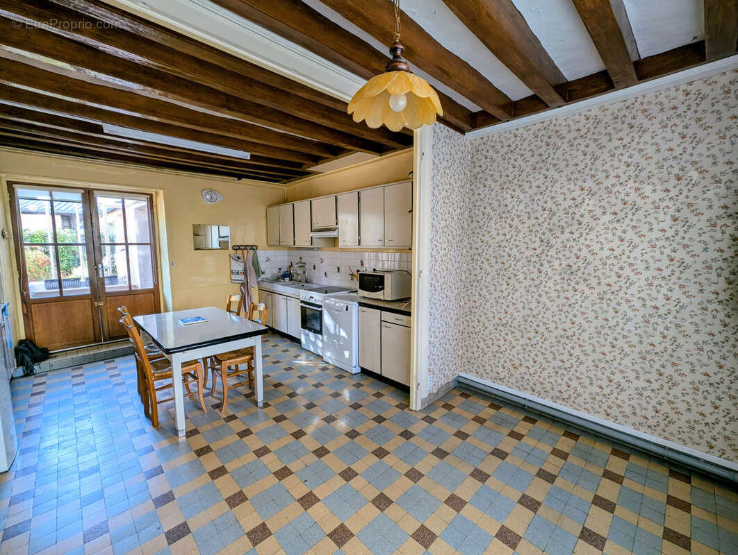 Maison à LA QUEUE-LES-YVELINES