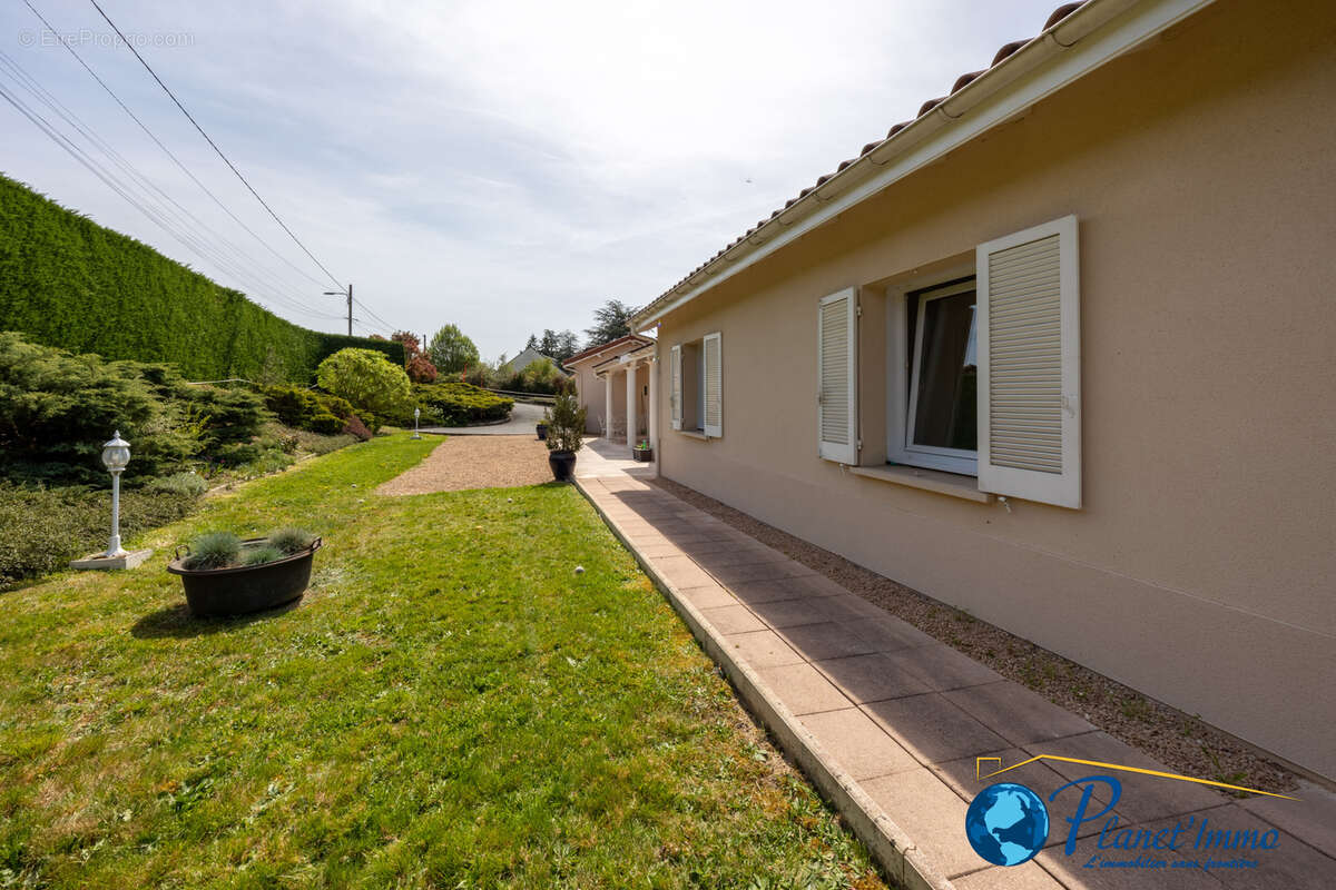 Maison à SAINT-BONNET-LES-OULES